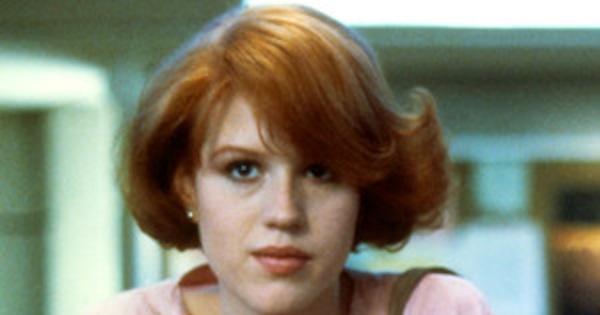 Molly Ringwald Covers Breakfast Club Theme Song | E! News